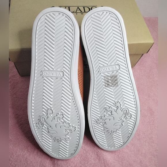 Vlado orange shoes in men's size 7.5 women's 9 - Picture 8 of 12